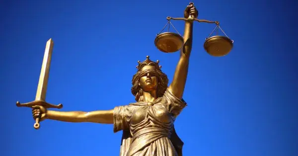 Co to jest wyrok nakazowy? Zrozumienie jego skutków i procesu