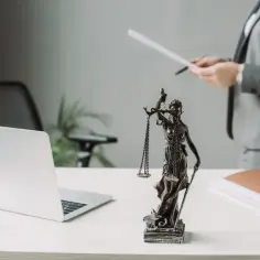 Czym jest obsługa prawna firm i jakie usługi obejmuje?